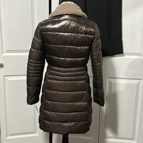 Marc New York by Andrew Marc Women's Asymmetrical Cire Puffer Quilted Mid-Length - Picture 7 of 16
